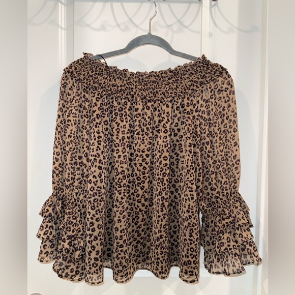 CeCe Animal Print Ruffle Top - Picture 2 of 4